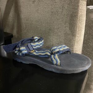 Kids TEVA sandals size 6